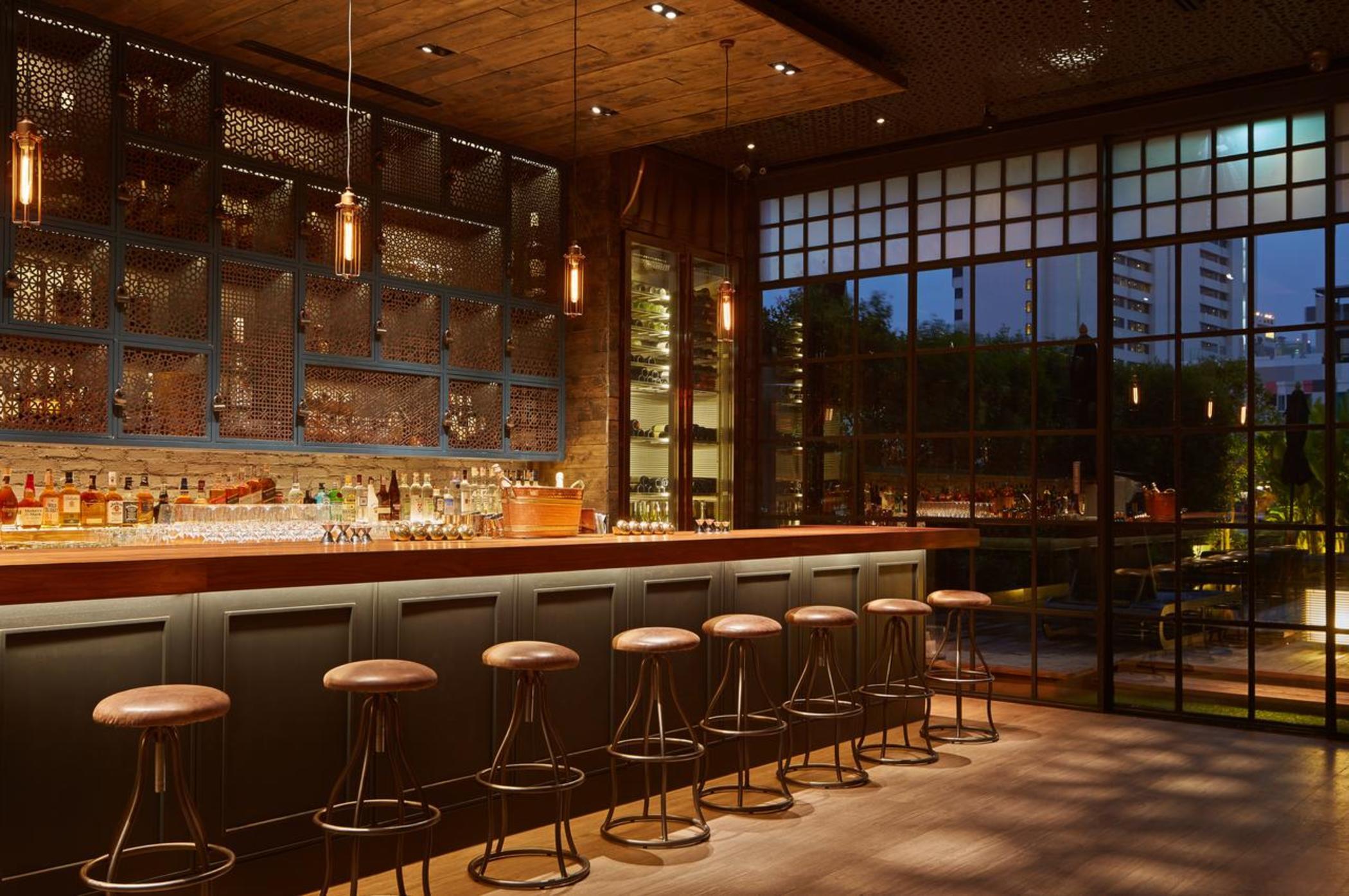 Fraser Suites Sukhumvit Bangkok Exterior foto The bar at the London Edition