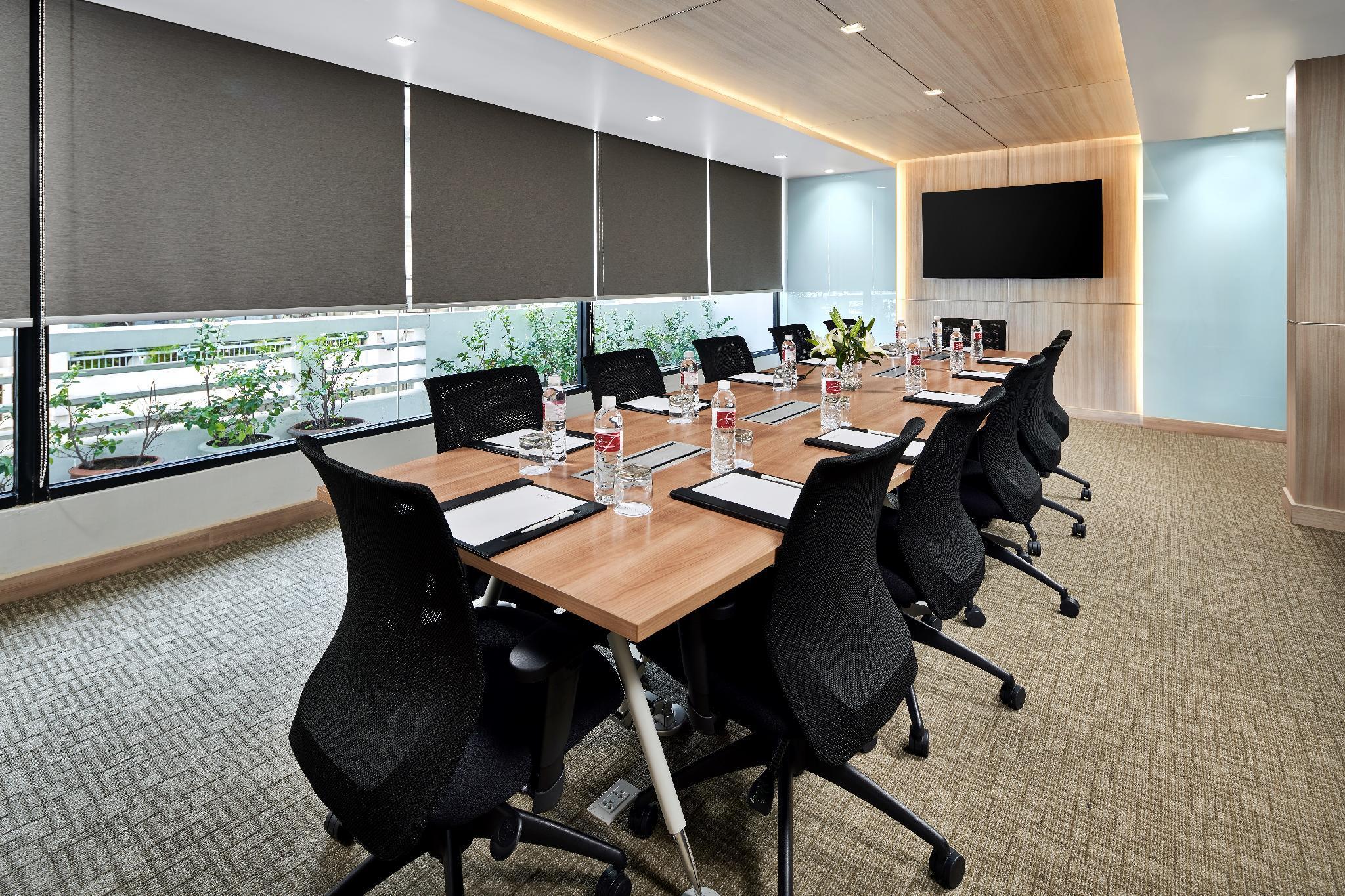 Fraser Suites Sukhumvit Bangkok Exterior foto Meeting room at the hotel