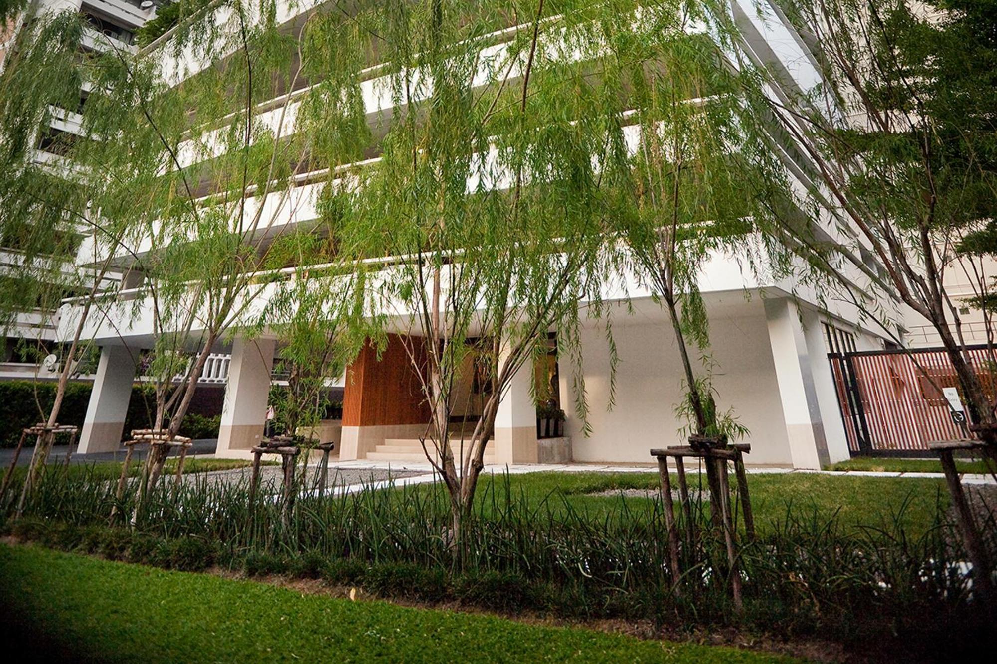 Fraser Suites Sukhumvit Bangkok Exterior foto The main building of the university