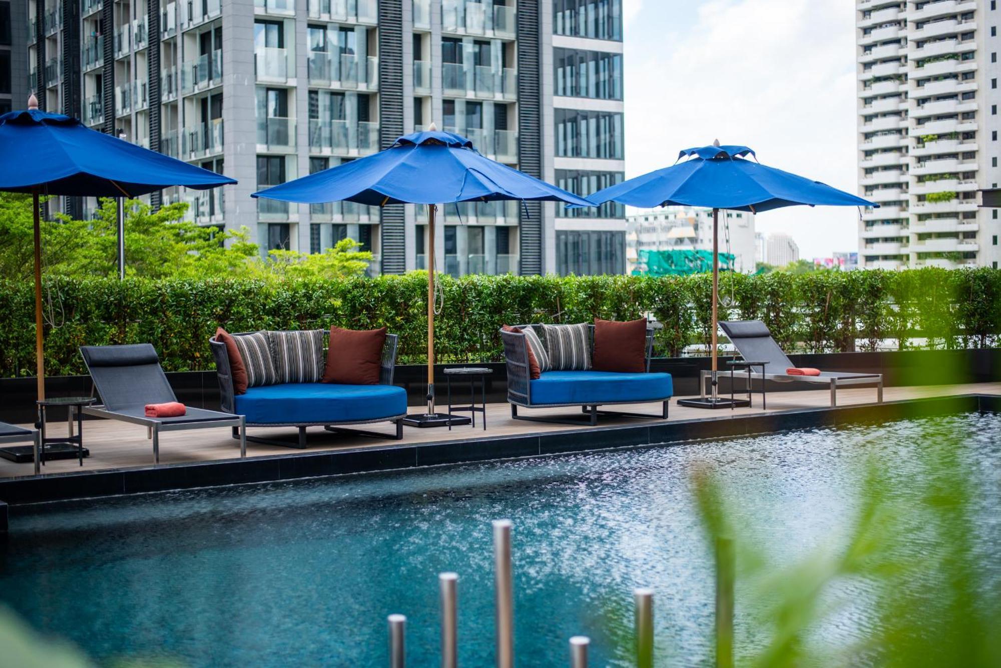 Fraser Suites Sukhumvit Bangkok Exterior foto The swimming pool at the hotel